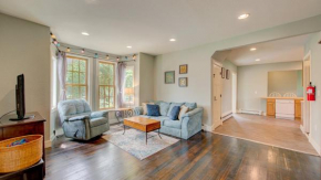 Snowdrop Apartment - Just 10 Minutes to the Beach!